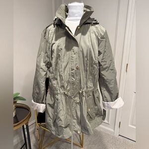 Woman’s size XXL lightweight nylon rain coat with hood Anorak Olive NEW NWT